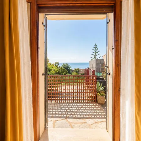 Sea View, Spacious With Terrace Apartmán *
